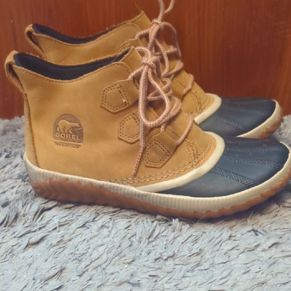 Sorel Tan and Black Winter Boots Waterproof Design